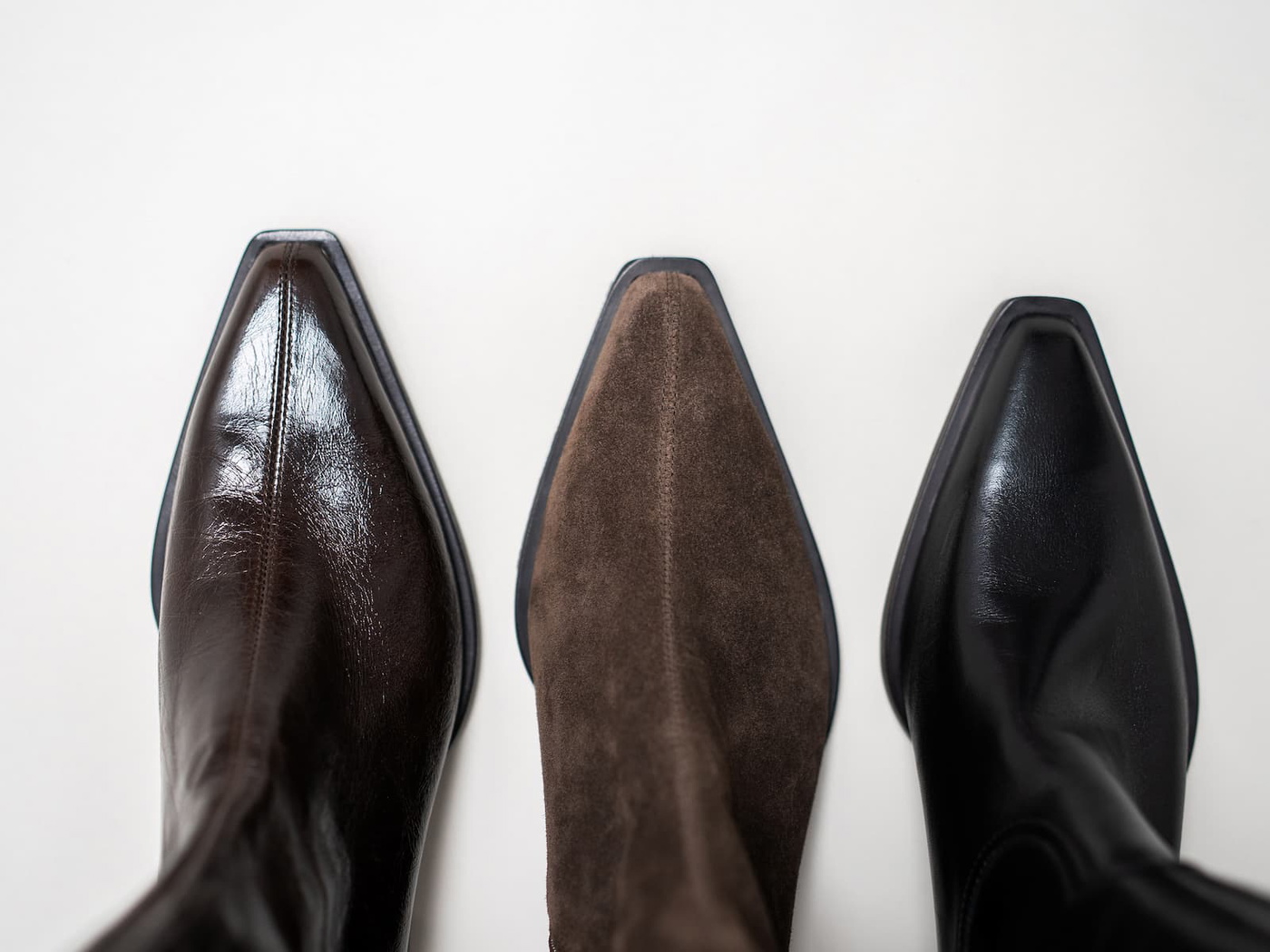Drei Stiefeletten aus Lackleder, Veloursleder und Glattleder von Kennel & Schmenger