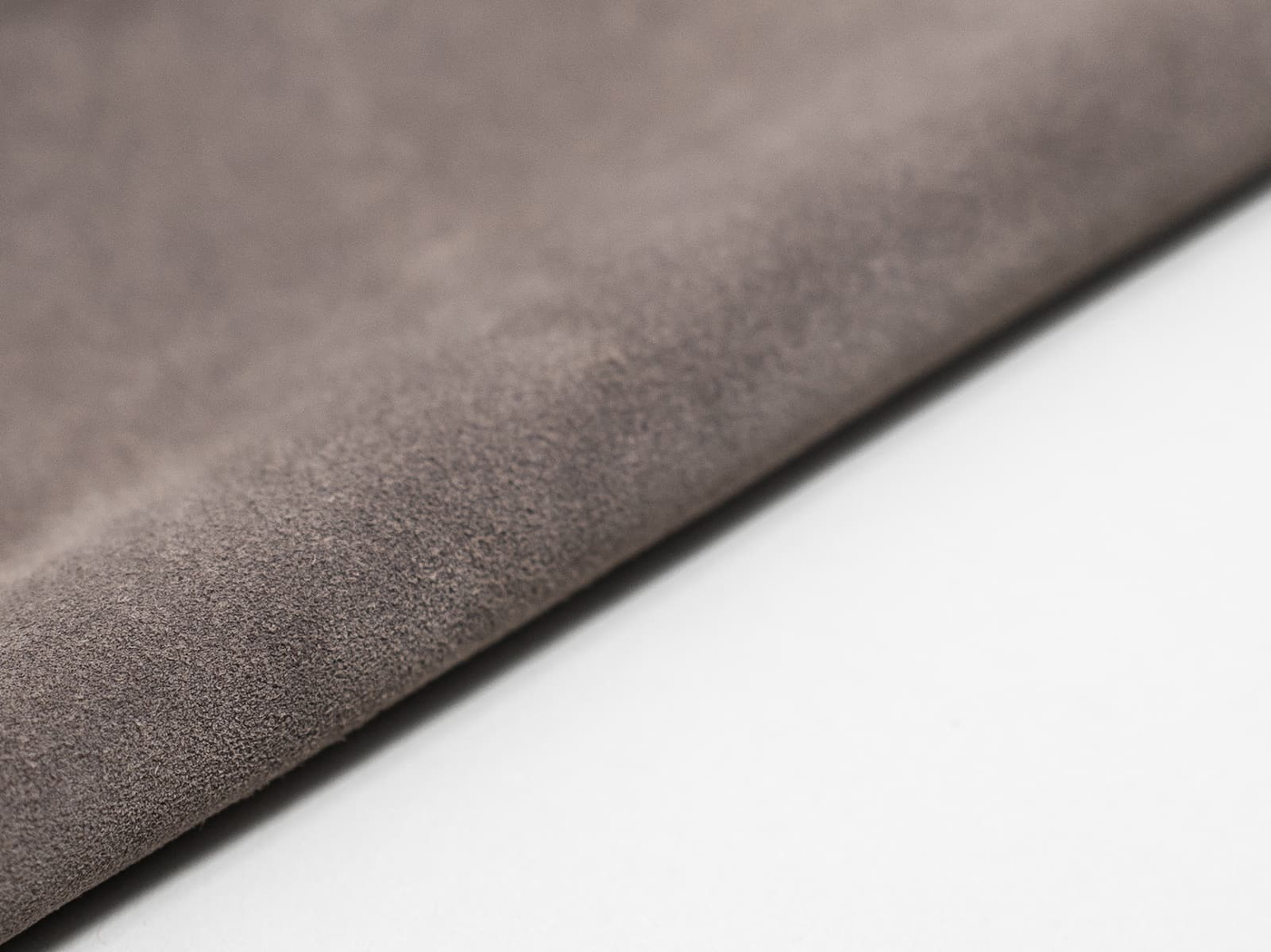 Graues Veloursleder